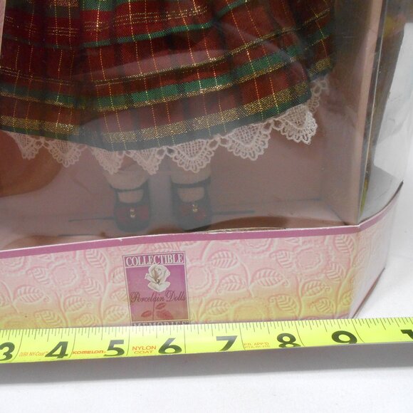 NIB COLLECTIBLE MEMORIES PORCELAIN CHRISTMAS DOLL "NOELLE" 16" w/ COA & STAND π - Picture 3 of 12
